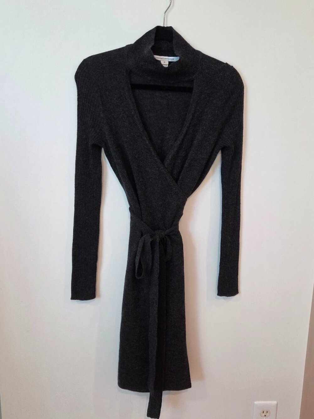 DVF Diane von Furstenberg Wrap Dress M Gray Knit Ribbed Sleeve Tie Waist Iconic